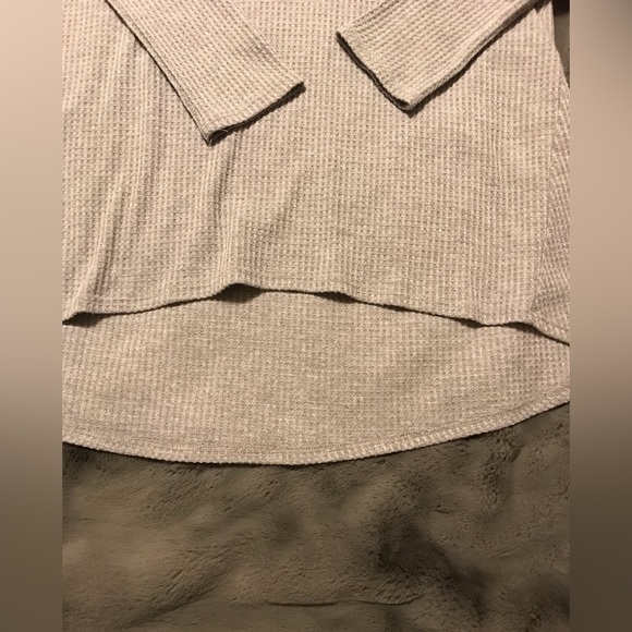 Entro grey cold shoulder 3/4 sleeve shirt L - Picture 3 of 5